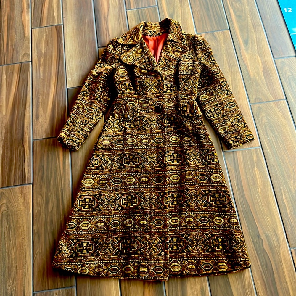 An amazing vintage coat from the 70s. In almost perfect condition.